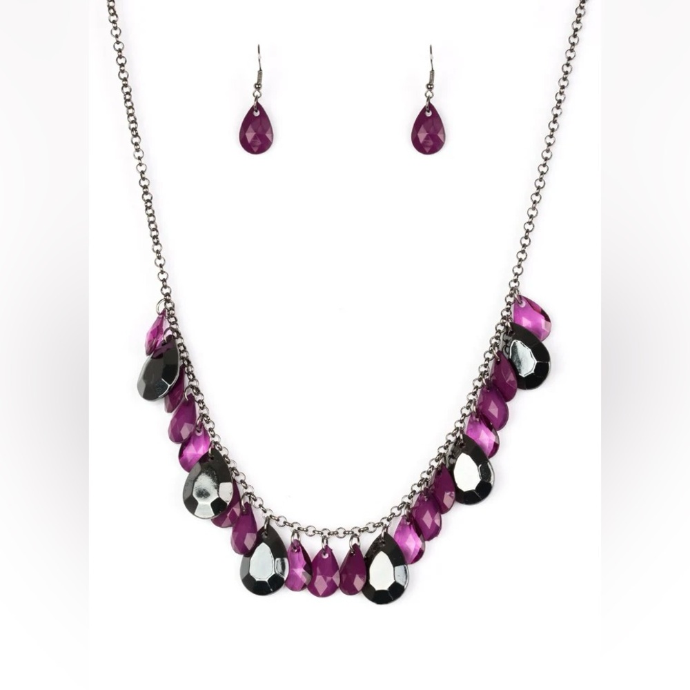 *Short gunmetal and purple and gray hematite gems necklace.